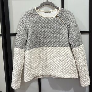 Zara Brand Quilted Sweatshirt. Gray and White. Size M